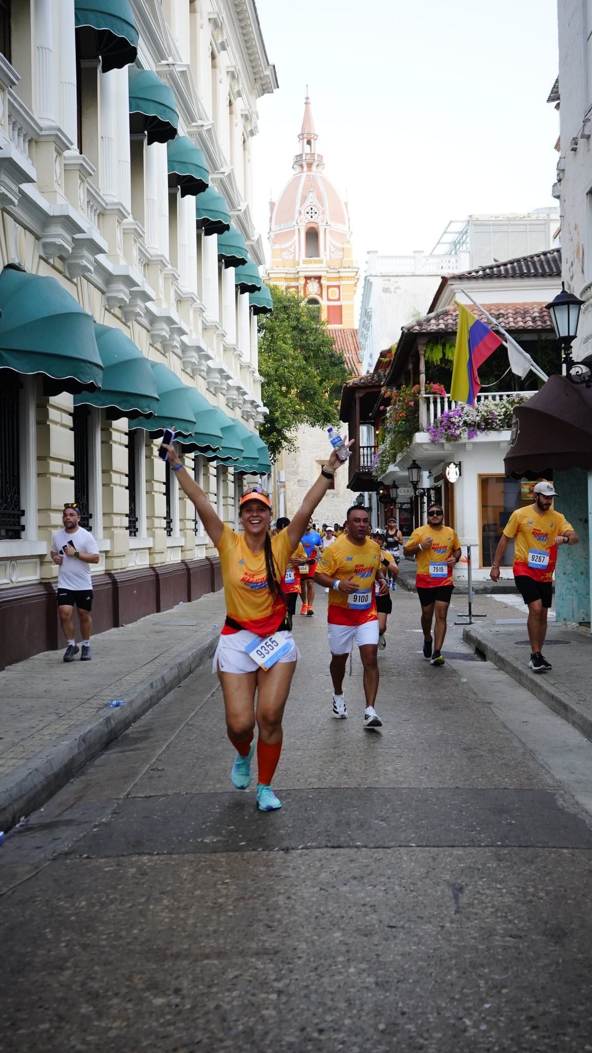 Corredores de Media Maratón del Mar Sistecrédito en el Centro Histórico de Cartagena